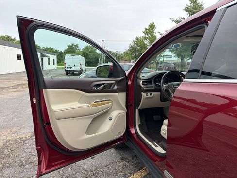 Used 2018 GMC Acadia Denali w/ Technology Package AWD/4WD image 26