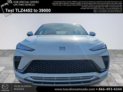 Used 2025 Buick Envista Avenir image 2