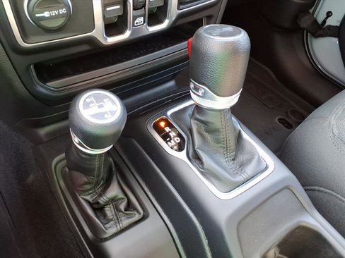 Used 2023 Jeep Wrangler Unlimited AWD/4WD image 33