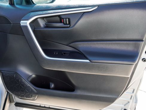 Used 2020 Toyota RAV4 LE w/ All Weather Liner Package AWD/4WD image 27