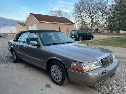 Used 2004 Mercury Grand Marquis GS image 2