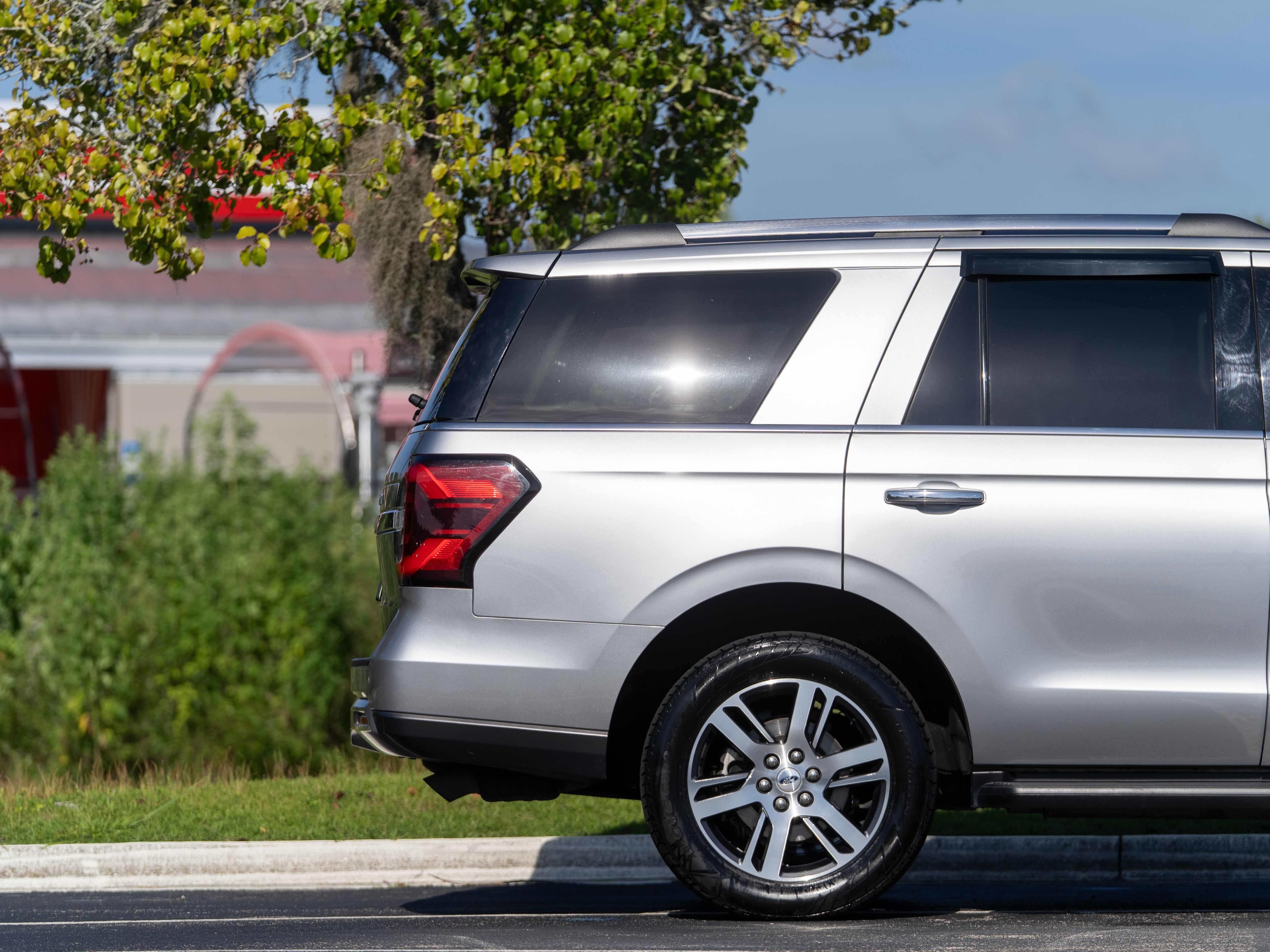 Used 2024 Ford Expedition Limited AWD/4WD image 6