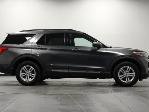 Used 2020 Ford Explorer XLT w/ Comfort Package AWD/4WD image 3