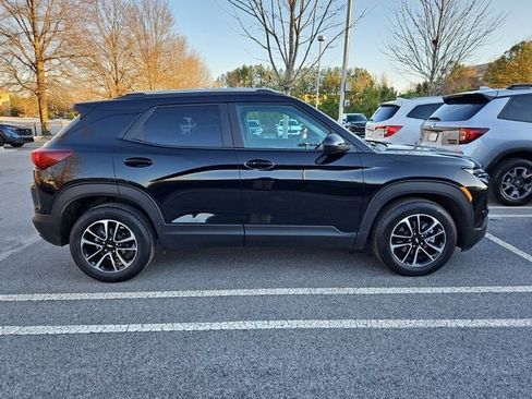 Used 2025 Chevrolet TrailBlazer LT image 11