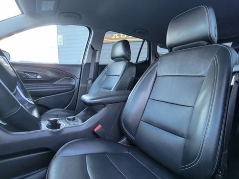 Used 2024 GMC Terrain SLT image 21