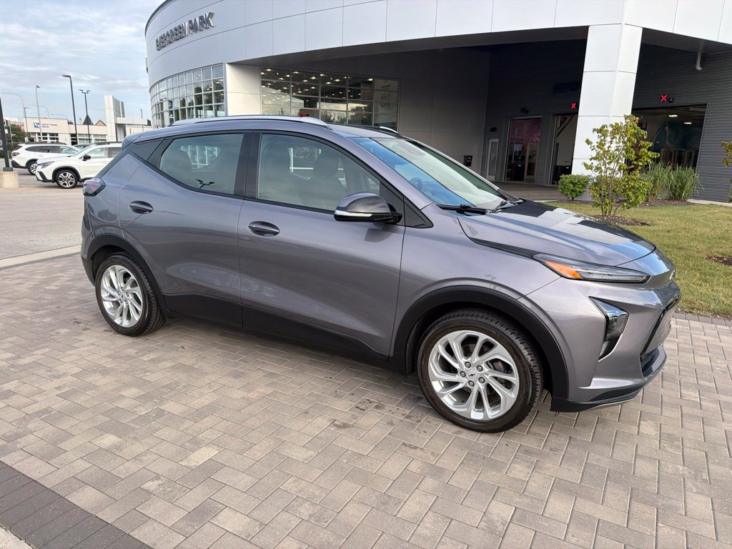 Used 2023 Chevrolet Bolt EUV LT w/ Driver Confidence Package FWD image 2