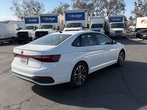 Used 2025 Volkswagen Jetta Sport image 6