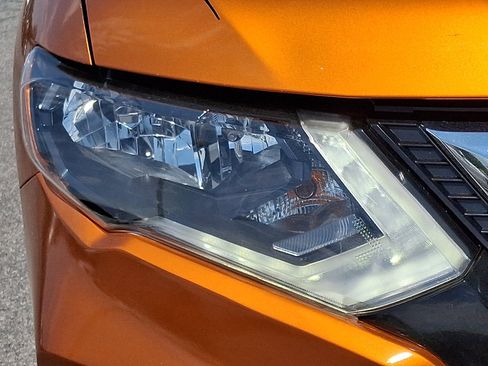 Used 2019 Nissan Rogue SV AWD/4WD image 9