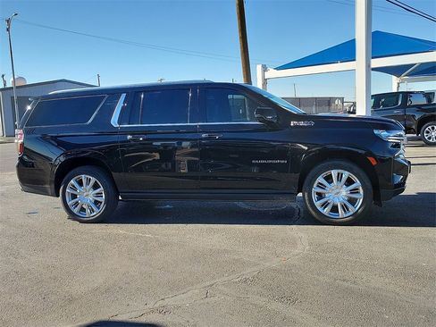Used 2023 Chevrolet Suburban High Country w/ Premium Package 2 image 5