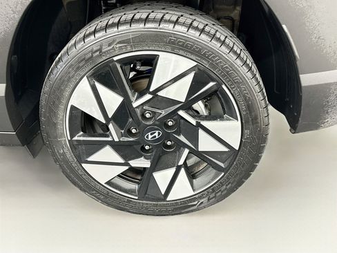 Used 2025 Hyundai Kona SEL FWD image 11