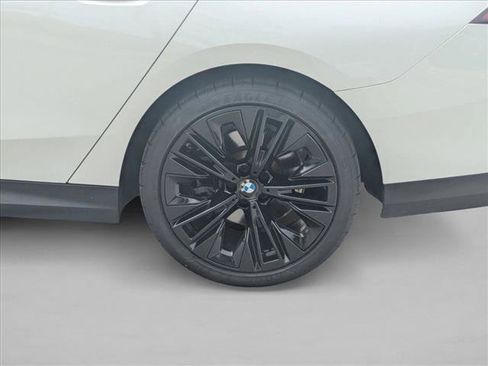 Used 2024 BMW 530i w/ Convenience Package RWD image 23