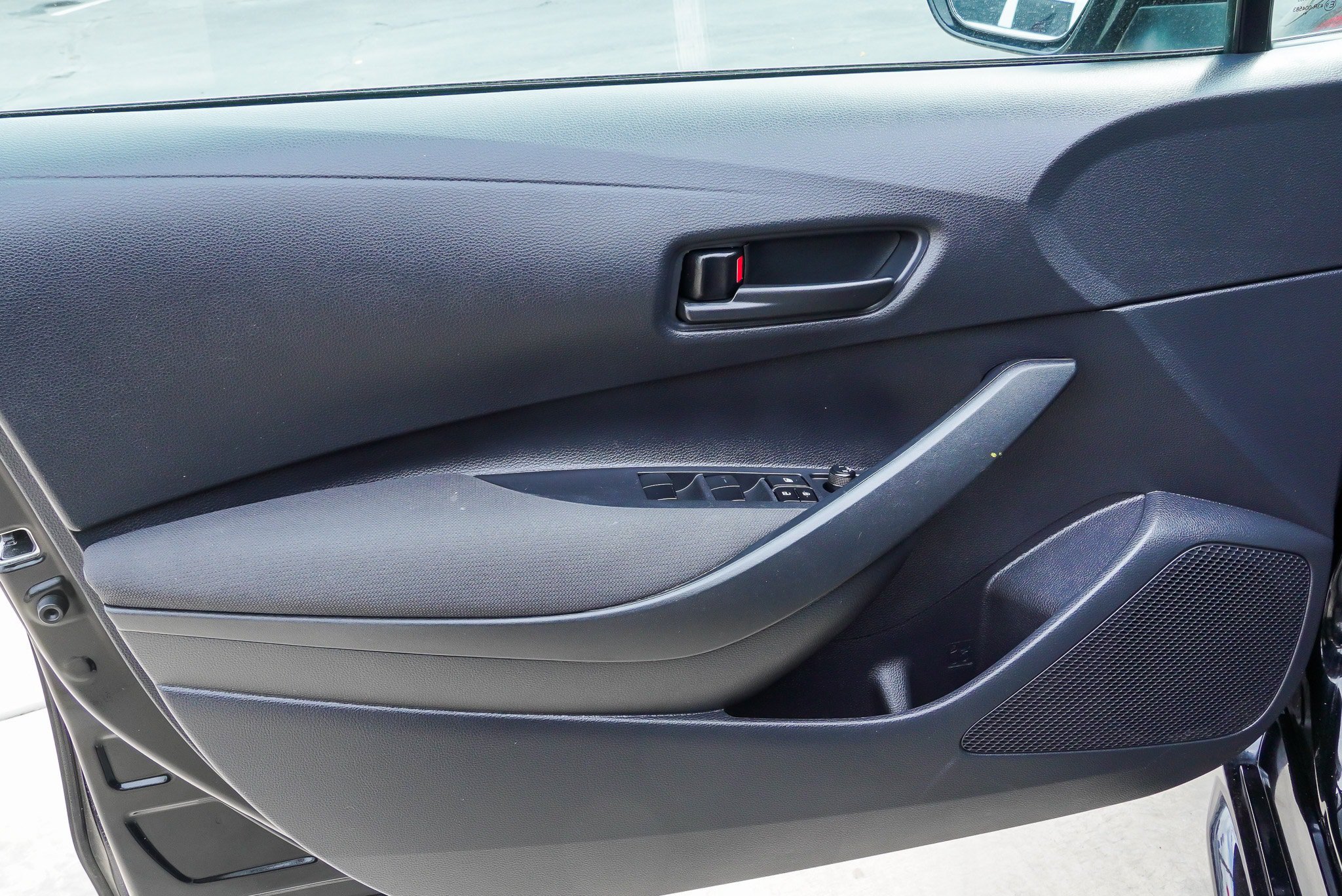 Used 2025 Toyota Corolla LE FWD image 20