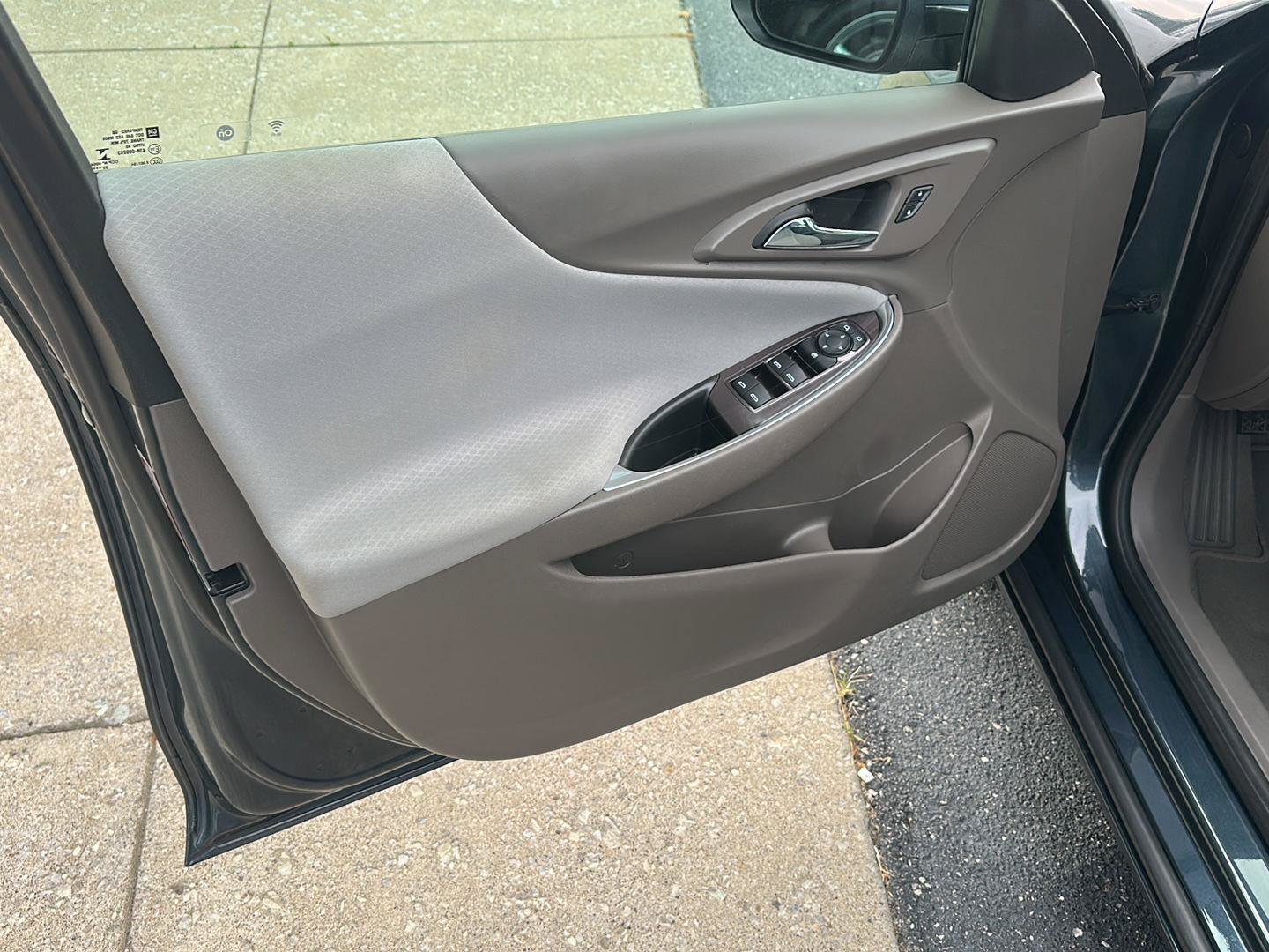 Used 2021 Chevrolet Malibu LT FWD image 19