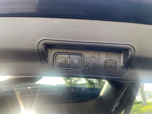 Used 2021 Ford Explorer Limited w/ Equipment Group 301A AWD/4WD image 20