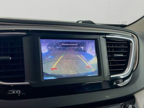 Used 2023 Chrysler Voyager LX FWD image 14