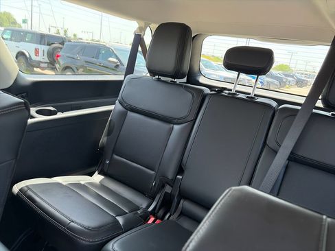 Used 2025 Ford Expedition Max Platinum AWD/4WD image 34