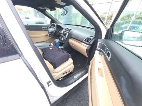 Used 2017 Ford Explorer Limited FWD image 8