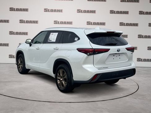 Used 2023 Toyota Highlander Bronze Edition image 3