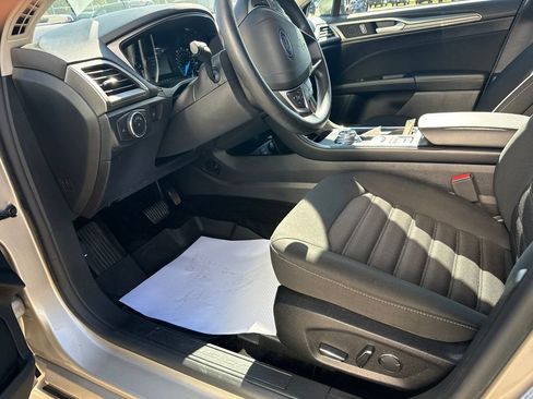 Used 2018 Ford Fusion SE FWD image 20