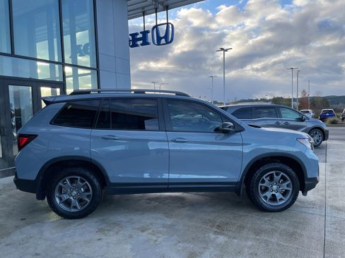 Used 2024 Honda Passport TrailSport image 4