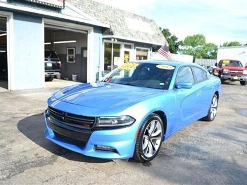 Used 2015 Dodge Charger R/T RWD image 2