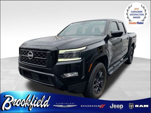 Used 2023 Nissan Frontier SV w/ Midnight Edition Package image 3