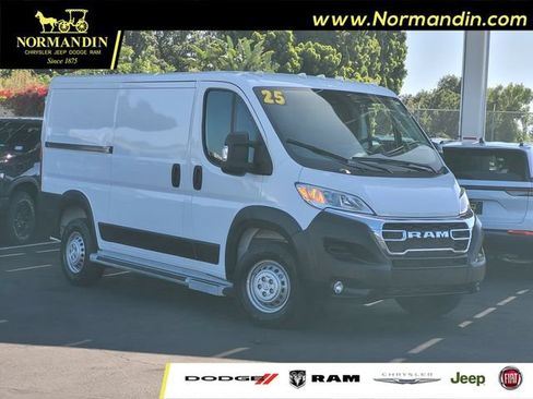Used 2025 RAM ProMaster 2500 w/ U-Haul Equipment Group FWD image 1