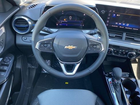 New 2026 Chevrolet Trax LT w/ Driver Confidence Package FWD image 5