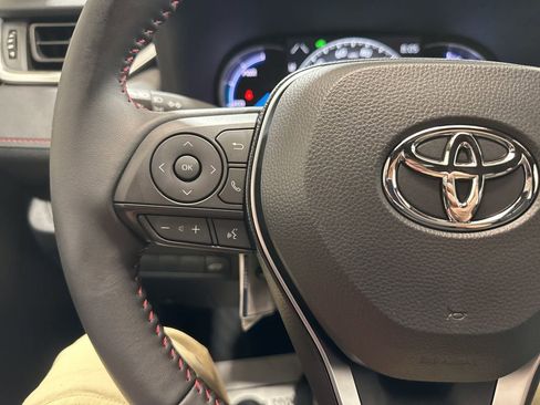 Used 2025 Toyota RAV4 SE image 24