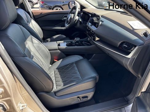 Used 2021 Nissan Rogue Platinum image 25