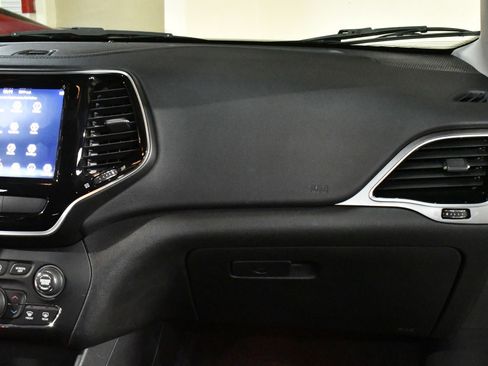 Used 2019 Jeep Cherokee Limited image 24