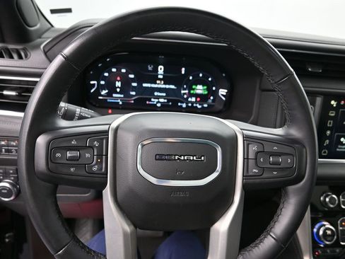 Used 2024 GMC Yukon XL Denali image 25