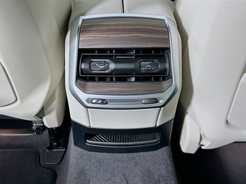 Used 2026 BMW 760i xDrive w/ Executive Package AWD/4WD image 18