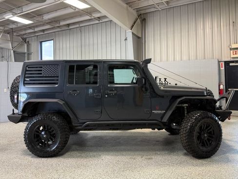 Used 2017 Jeep Wrangler Unlimited Sport w/ Quick Order Package 24S AWD/4WD image 7