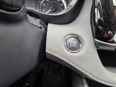 Used 2023 Toyota Highlander XLE FWD image 16
