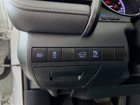 Certified 2020 Toyota Camry SE w/ Carpet Mat Package AWD/4WD image 10