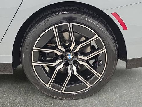 Certified 2025 BMW 740i xDrive AWD/4WD image 28