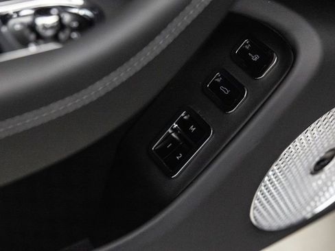 Used 2025 Bentley Flying Spur Plug-In Hybrid image 27