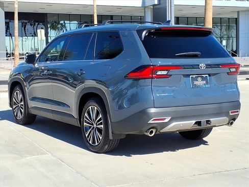 Used 2024 Toyota Grand Highlander AWD Hybrid image 3