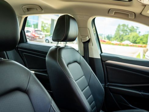 Used 2022 Volkswagen Jetta SE FWD image 8