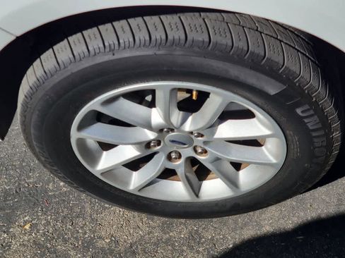 Used 2019 Ford Flex SE FWD image 2