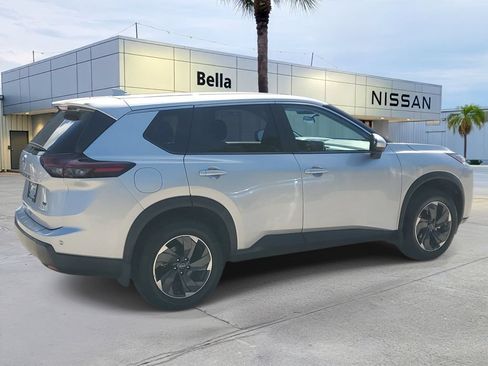 Certified 2024 Nissan Rogue SV FWD image 9