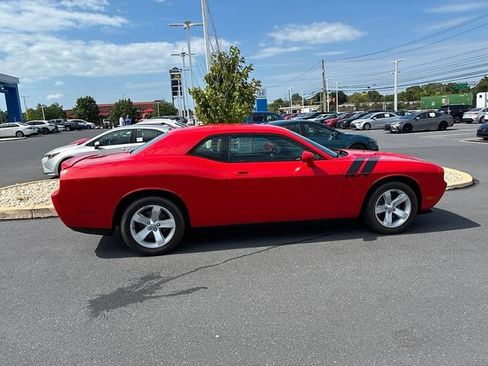 Used 2010 Dodge Challenger R/T RWD image 6