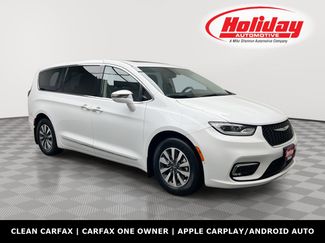 Used 2022 Chrysler Pacifica Limited w/ Uconnect Theater Family Group video 1