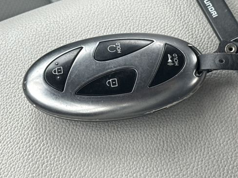 Used 2025 Hyundai Elantra Limited FWD image 35