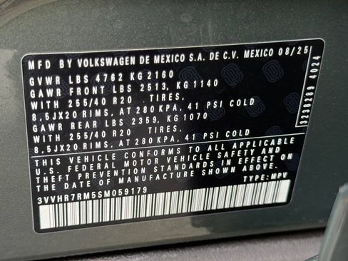 Used 2025 Volkswagen Tiguan SE R-Line FWD image 29