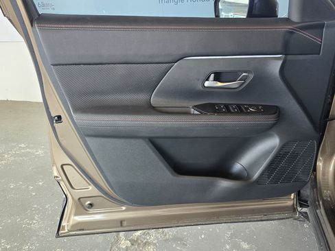 Used 2025 Nissan Kicks SR FWD image 26