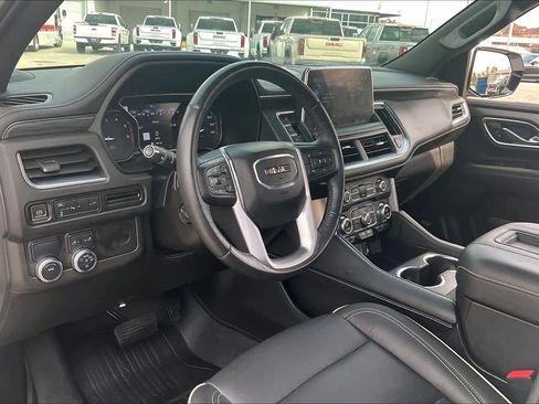 Used 2021 GMC Yukon XL SLT w/ SLT Premium Package image 15
