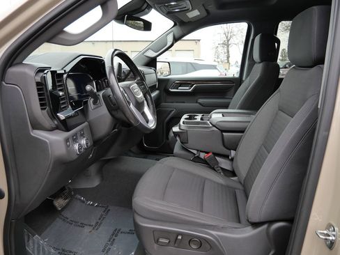 Used 2022 GMC Sierra 1500 Elevation w/ LPO, Elevation Black Package image 12