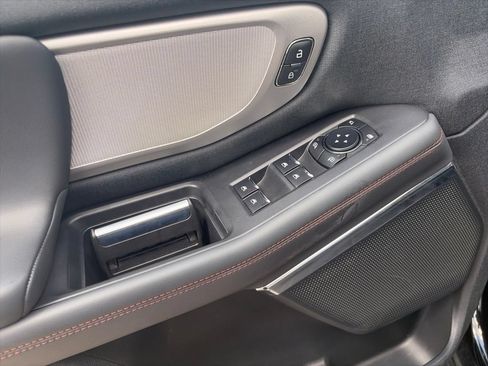Used 2025 Ford Expedition Active AWD/4WD image 18